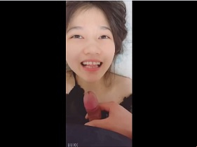 真是個乖寶寶，舔得暖心